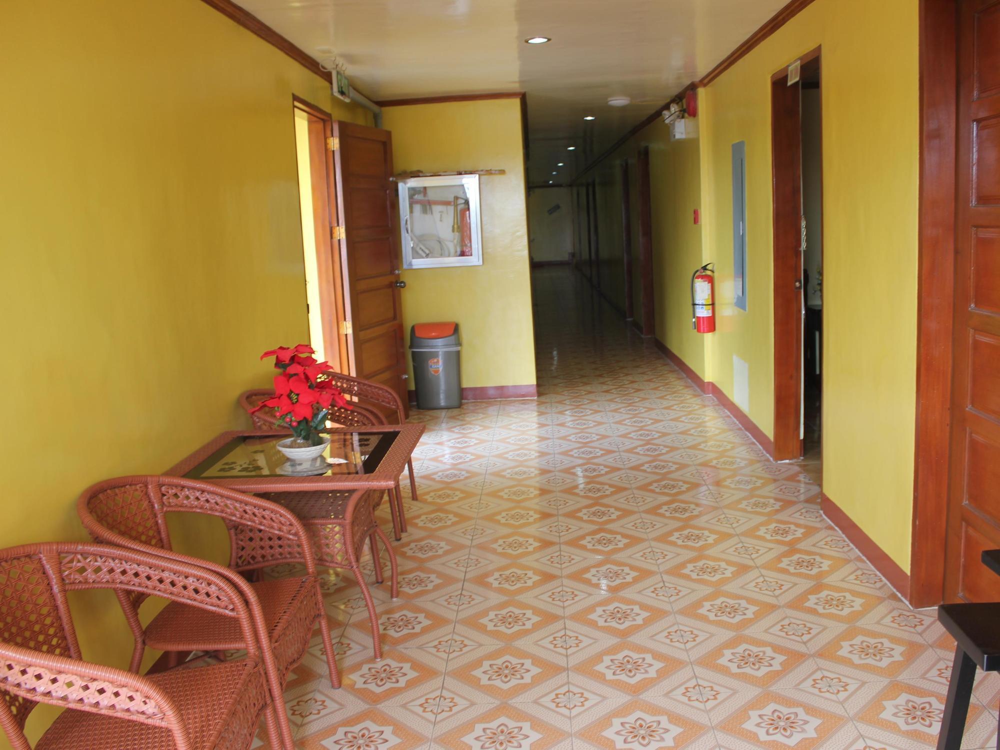 Reddoorz Near Golden Sarok Shrine Hotel Kalibo Exterior photo