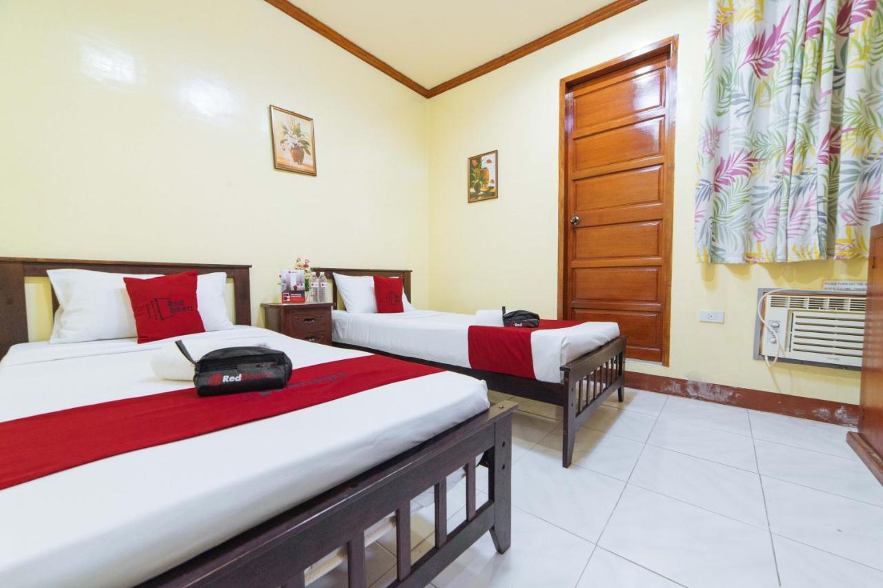 Reddoorz Near Golden Sarok Shrine Hotel Kalibo Exterior photo